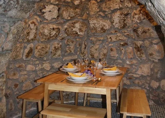 Romantisches Steinhaus Flora In Filipasi بيت للعطل