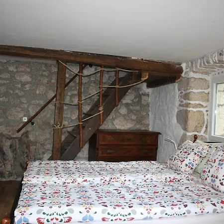 Romantisches Steinhaus Flora In Filipasi בית נופש