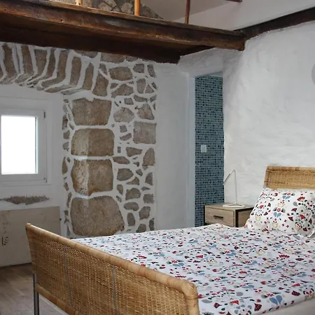 Romantisches Steinhaus Flora In Filipasi בית נופש