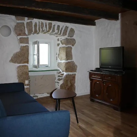 Romantisches Steinhaus Flora In Filipasi בית נופש