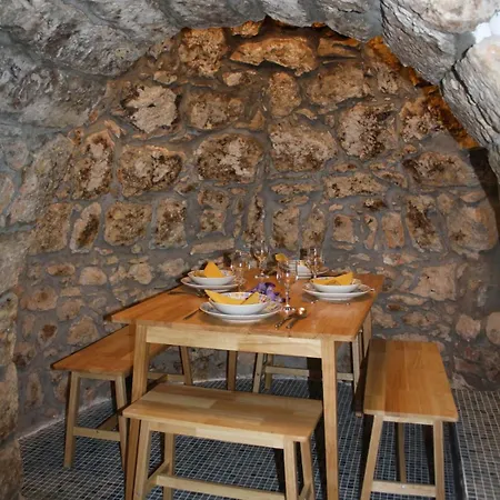 Romantisches Steinhaus Flora In Filipasi בית נופש