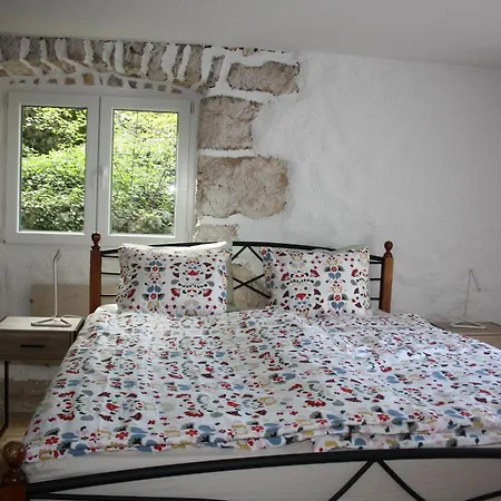 Semesterbostad Romantisches Steinhaus Flora In Filipasi Mošćenička Draga
