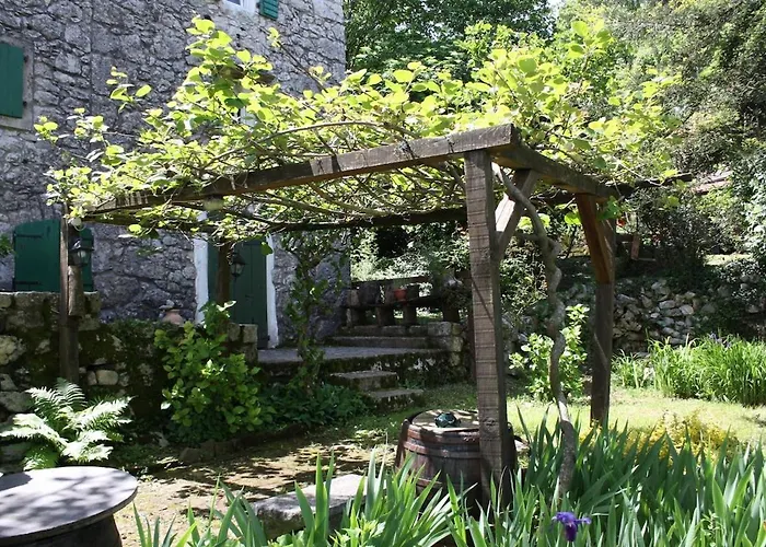 Romantisches Steinhaus Flora In Filipasi Nyaraló *